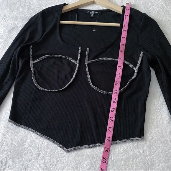 NWT Black Ribbed Crop Top With White Contrast Stitching - Picture 4 of 8